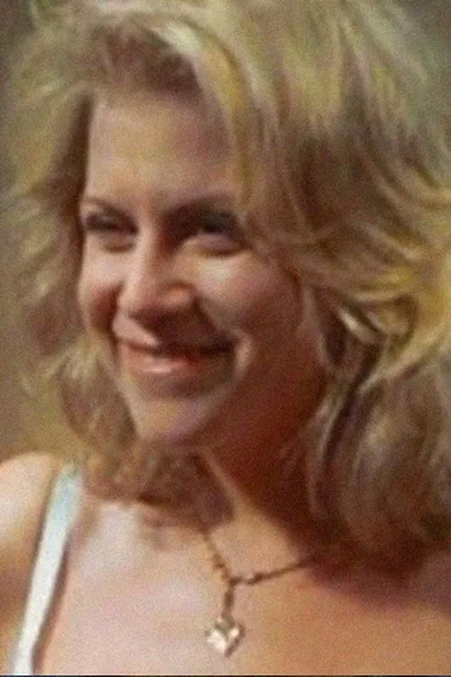 Jennifer Behr interpretando a Madame Souvray