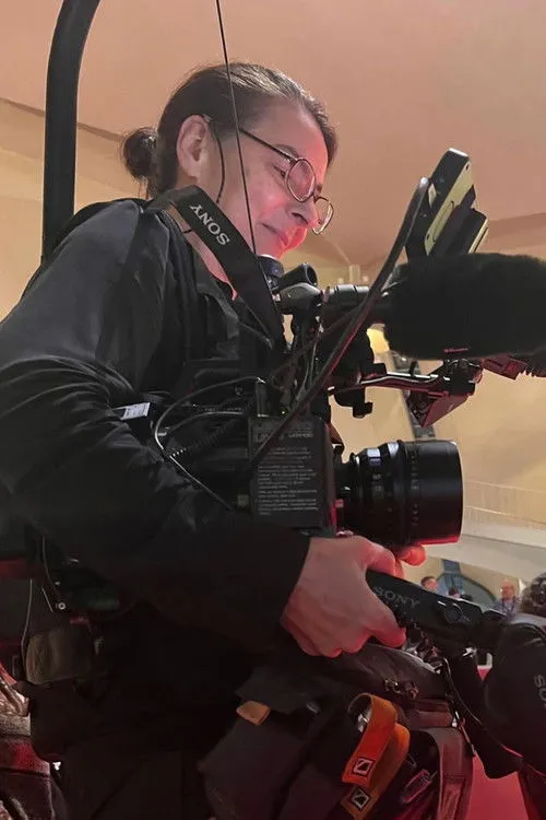 Jennifer Cox interpretando a Rita