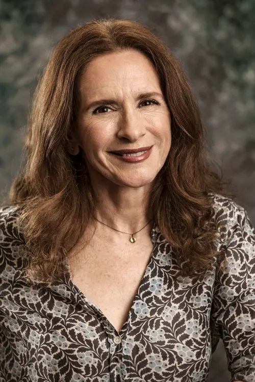 Nora Taylor ha trabajado con Jennifer Flackett en 1 ocasiones