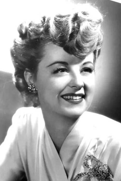 Jennifer Holt interpretando a Production Assistant