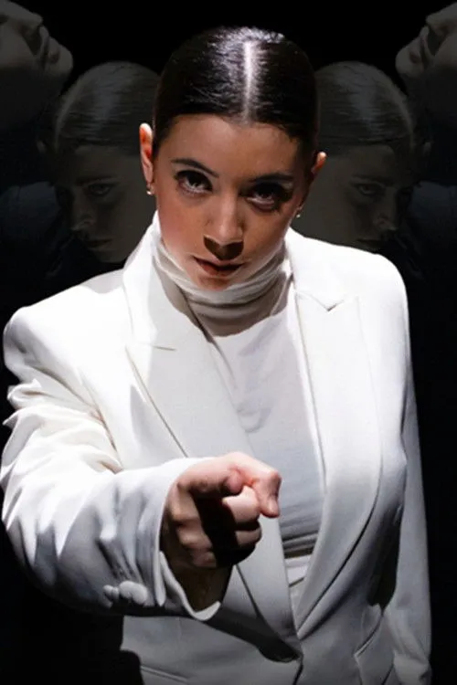 Jennifer Romen — personaje: Self - Jury