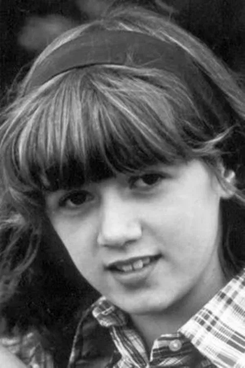 Jennifer Thanisch — personaje: Anne