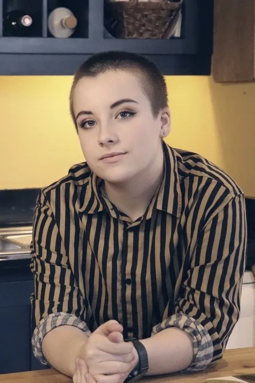 Jenny Bell interpretando a Hannah