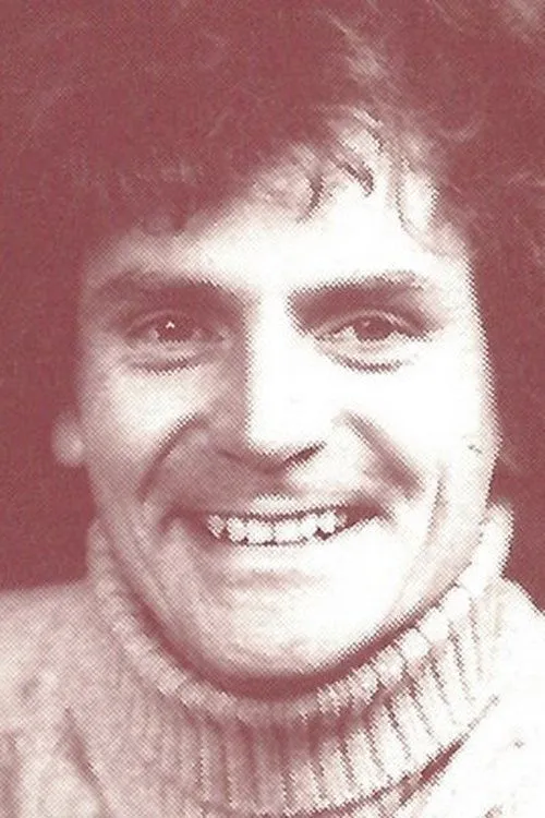 Jens Brenaa interpretando a Max