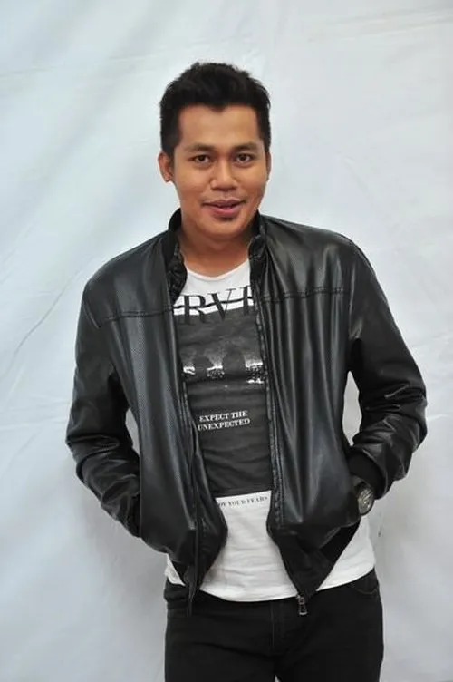 Jepp interpretando a 