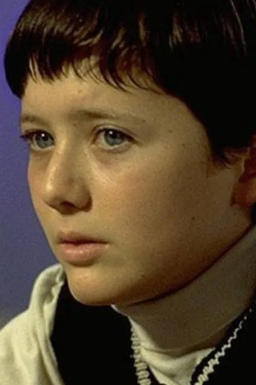 Jeremy Blackman interpretando a Self