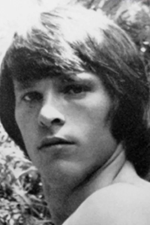 Jeremy Brent interpretando a (archive footage)