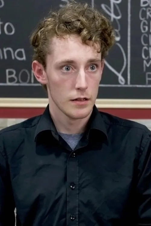 Jeremy Burke interpretando a Alfie