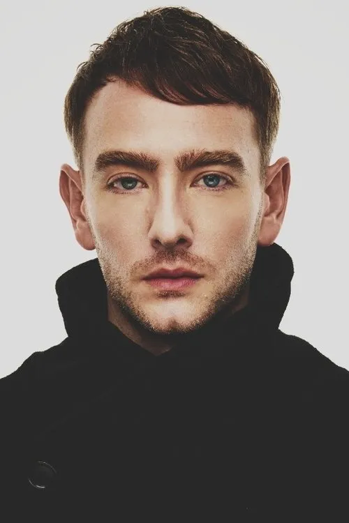 Jeremy Gladen interpretando a Tommy Braun