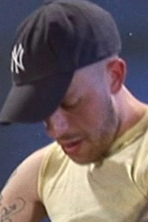 Jeremy Rockwood interpretando a (archive footage)