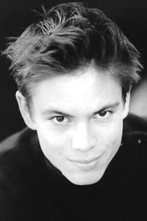 Jérémy Sanguinetti interpretando a Julien