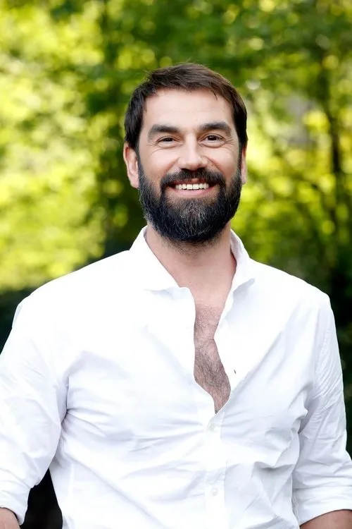 Jeroen Van Dyck interpretando a Piemelboy