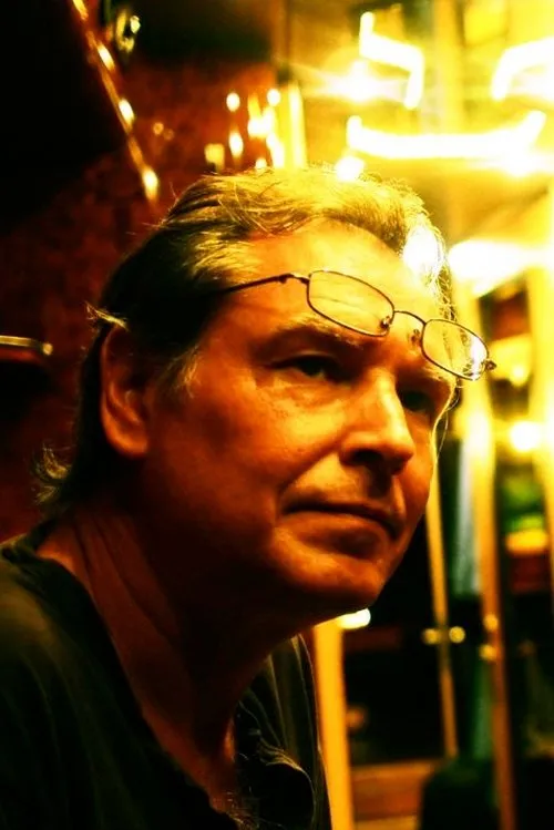 Jerome Gueguen interpretando a Himself