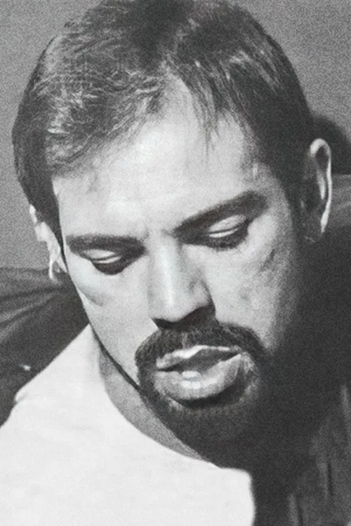 Jerry Levec interpretando a (segment