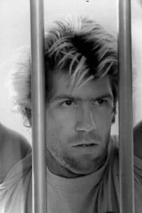 Jerry Snell interpretando a American