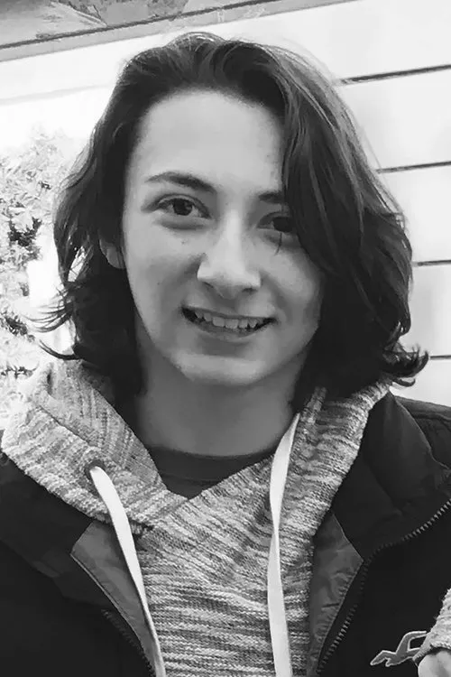 Jesse Choy interpretando a Ned