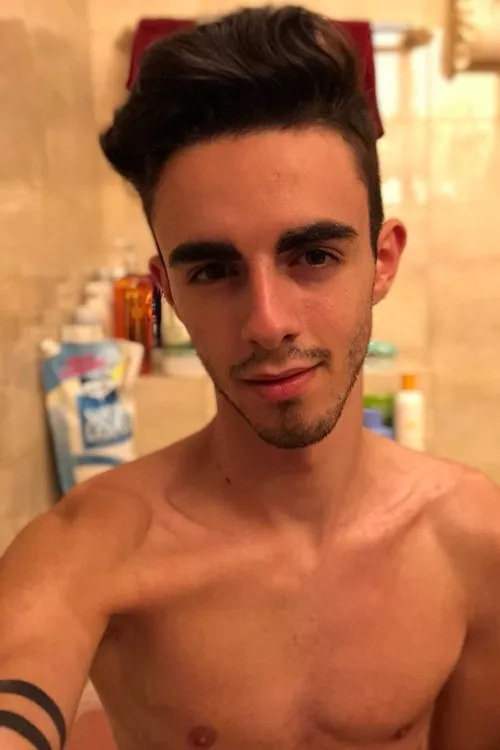 Jesse Evans interpretando a 