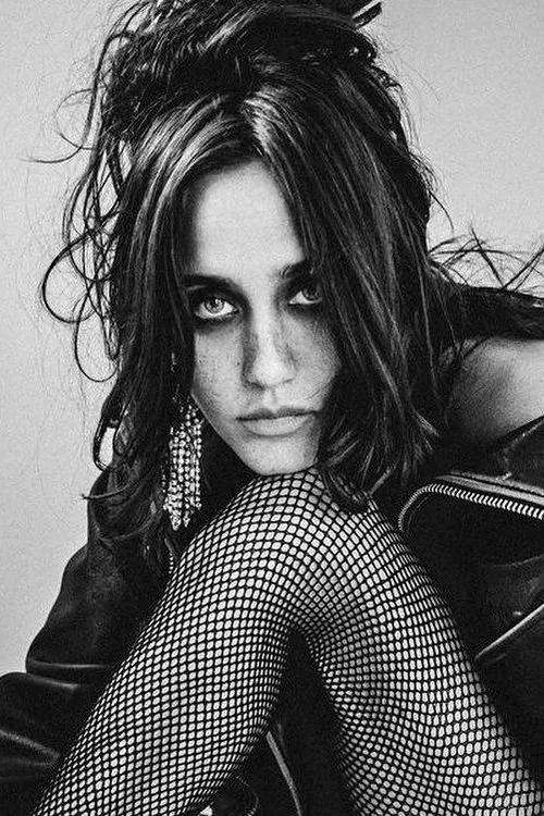 Jesse Jo Stark interpretando a The Slayer