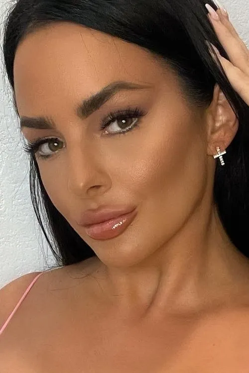 Jessica Annelle interpretando a