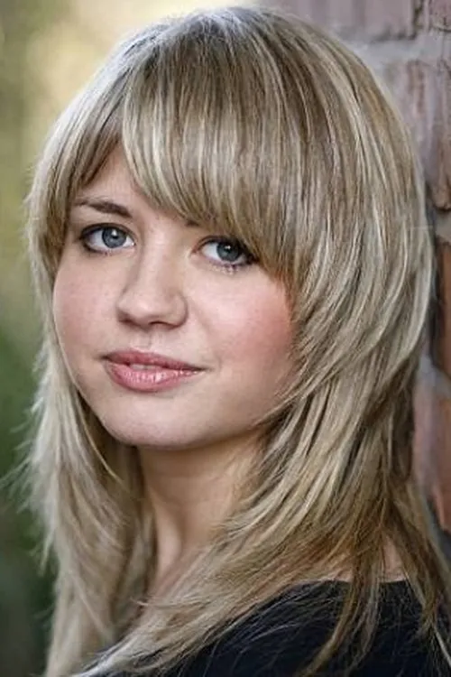 Jessica Bell interpretando a 