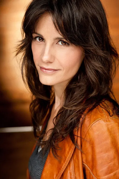 Jessica Blank interpretando a Hallie's Mom