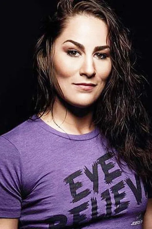 Jessica Eye interpretando a Self