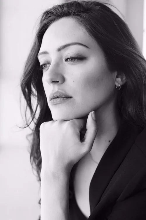 Jessica Heller interpretando a Beatrice Bergerac