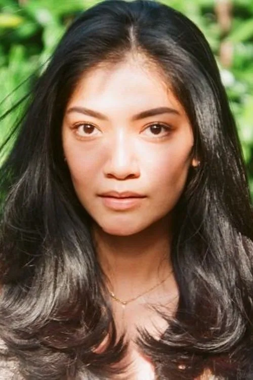 Jessica Katharina interpretando a Alex