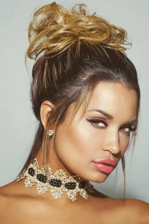 Jessica Kylie interpretando a Joy