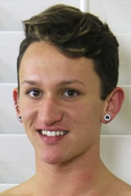 Tyler Thayer ha trabajado con Jessie Douglas en 3 ocasiones