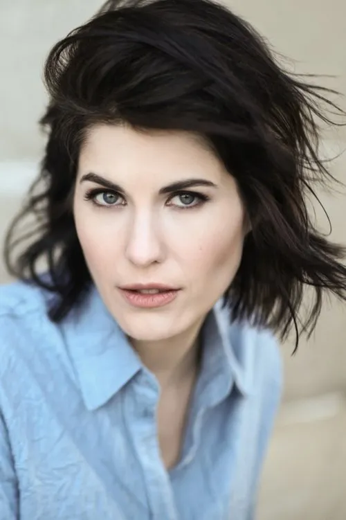 Jessie Fraser interpretando a Meegan Andrews