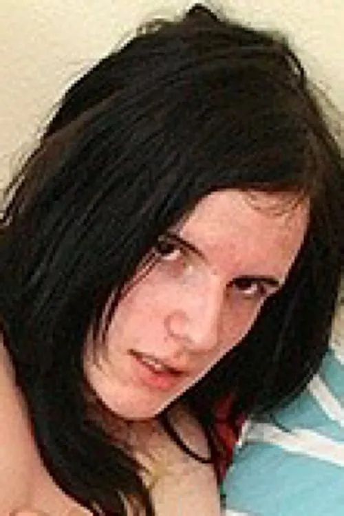 Jessie Mason interpretando a (archive footage)