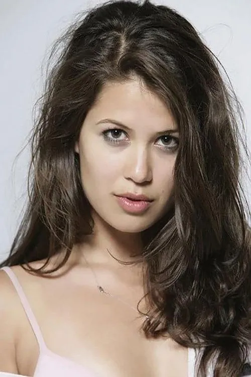 Jessie Nickson interpretando a Linda Dobson