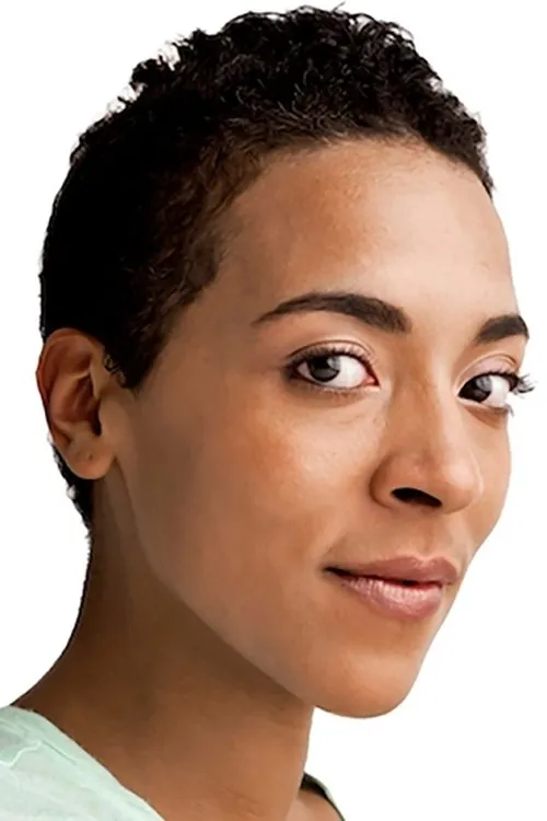 Jessika Williams interpretando a Susanne Small