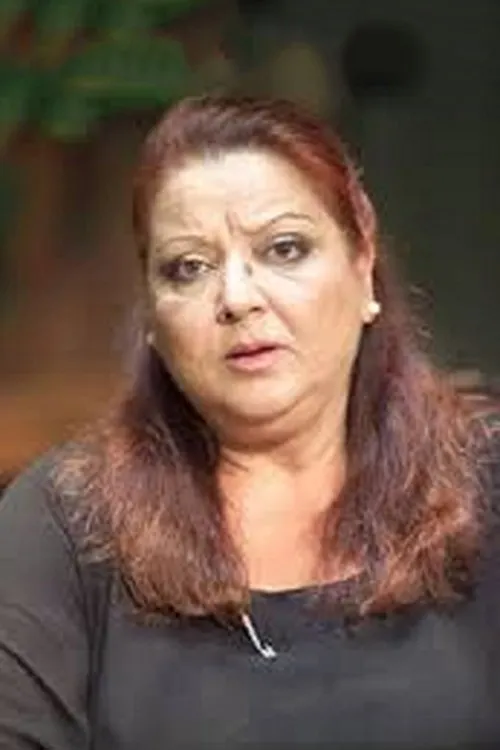 Jessy Papoutsi interpretando a