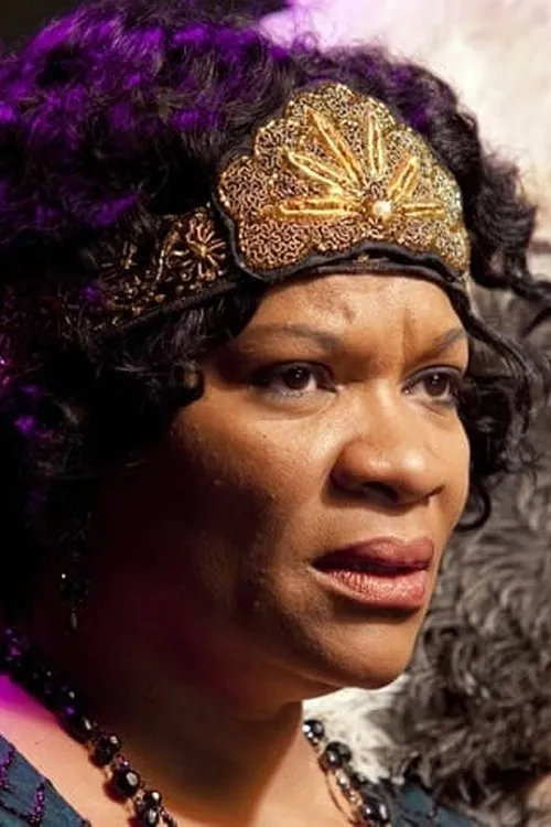 Jevetta Steele interpretando a Ismene