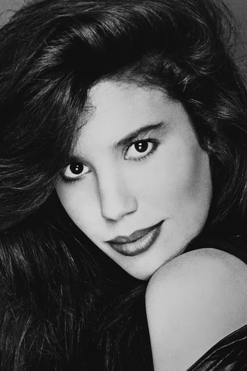 Jewel Shepard interpretando a Miss August