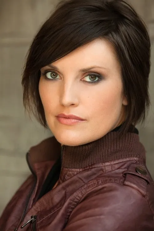 Jhey Castles interpretando a Ltc Madoyln Webb