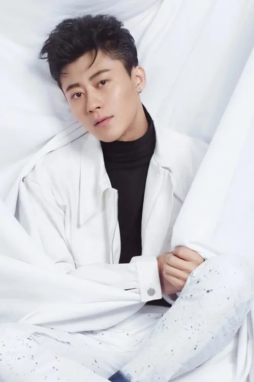 Foto de perfil del actor Ji Dongran en el reparto