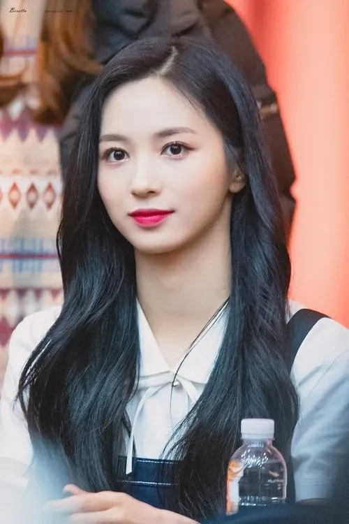 Ji Won — personaje: Kim Ju-hi