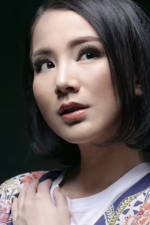 Jill Gladys interpretando a Novi