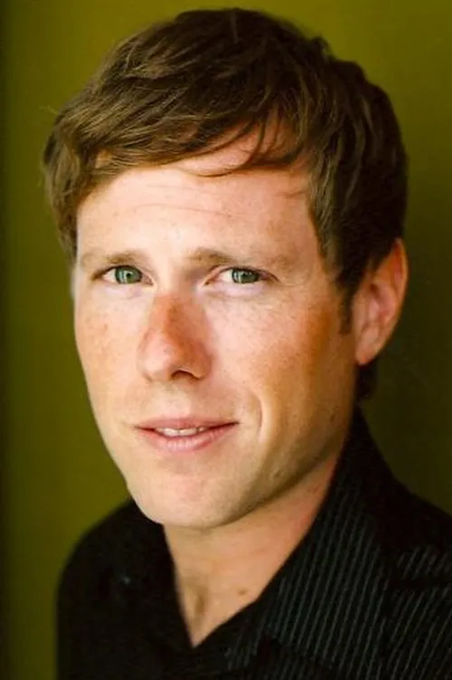 Jim Annan interpretando a Pastor