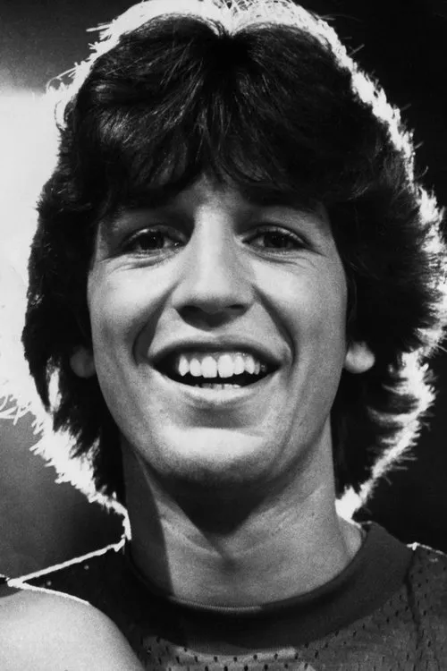 Jim Bray interpretando a Bobby James