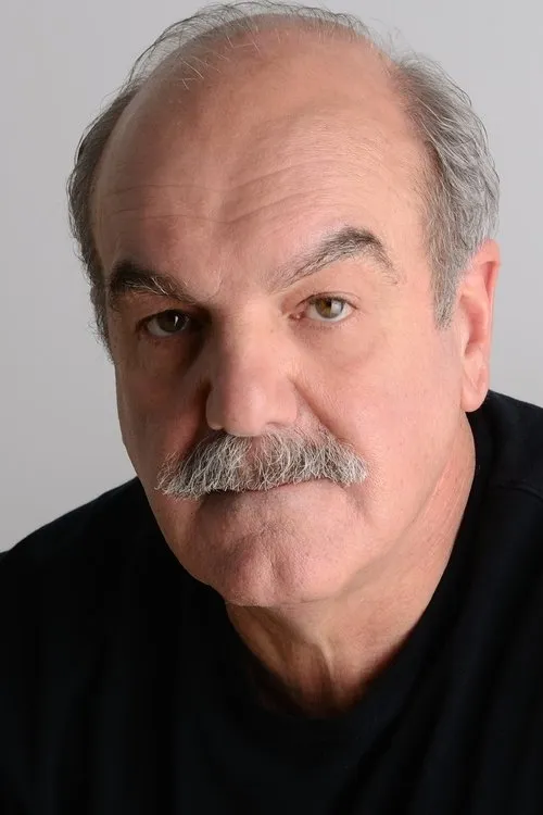 Jim Calarco interpretando a City Hall Records Man