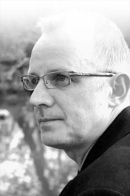 Jim Copley interpretando a Self - Drums