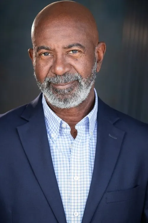 Jim Gooden interpretando a Henry