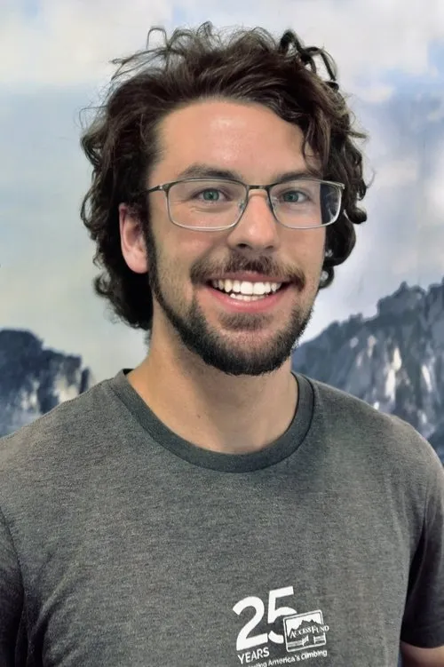 Jim Reynolds interpretando a Himself