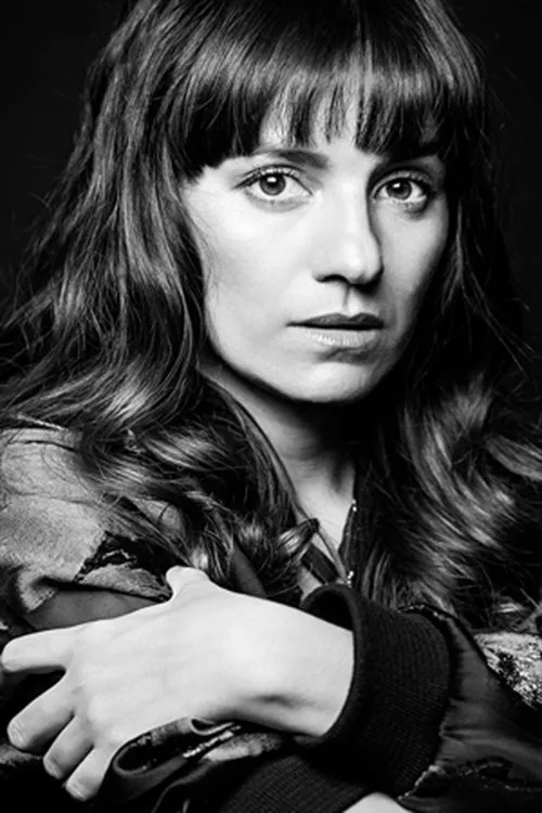 Jimena Guerra interpretando a 