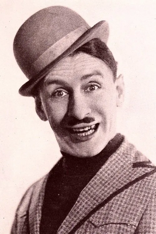 Jimmie Adams interpretando a Beauty Parlor Proprietor