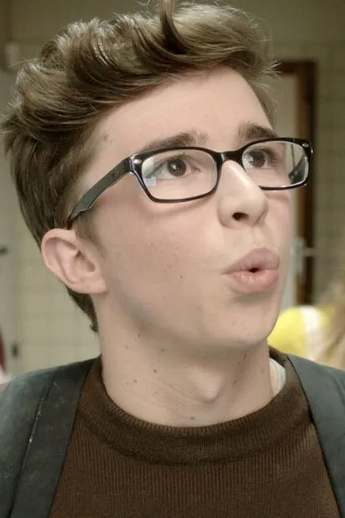 Jimmy Labeeu interpretando a Thomas, le frère